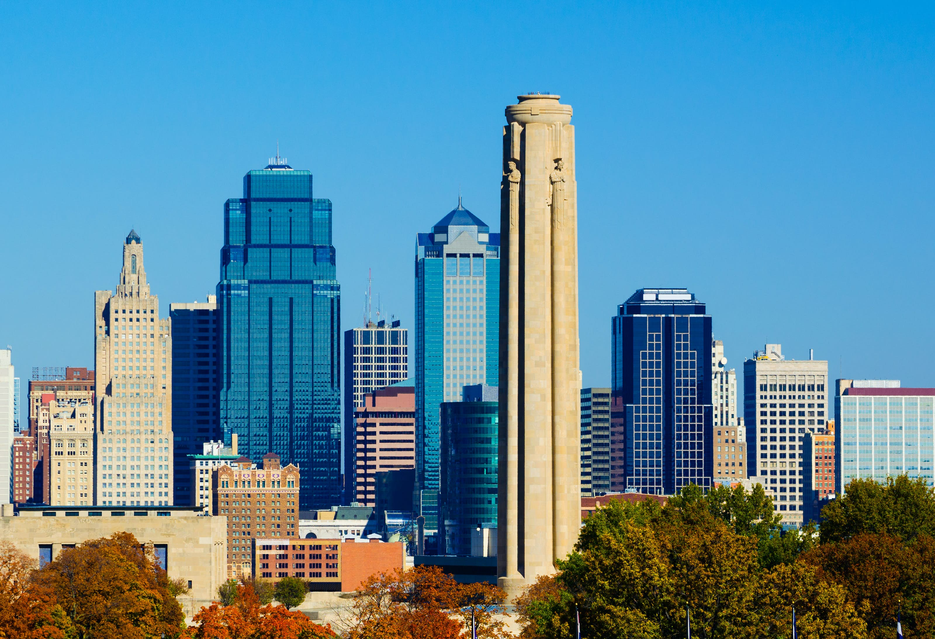 Kansas City skyline and Liberty Memorial