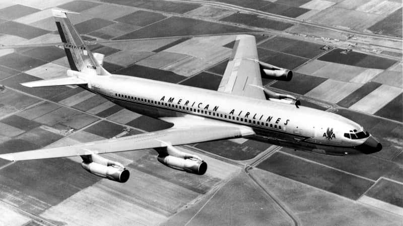 A 1960 photo shows an American Airlines Boeing 707-120B in flight.